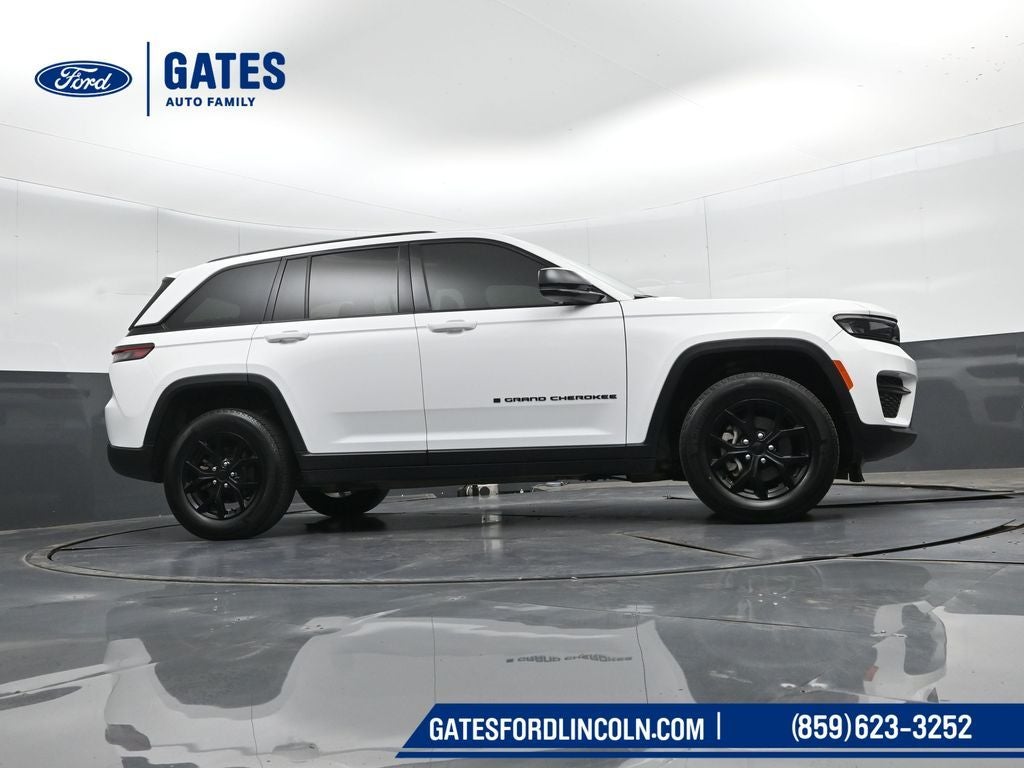 2025 Jeep Grand Cherokee Laredo