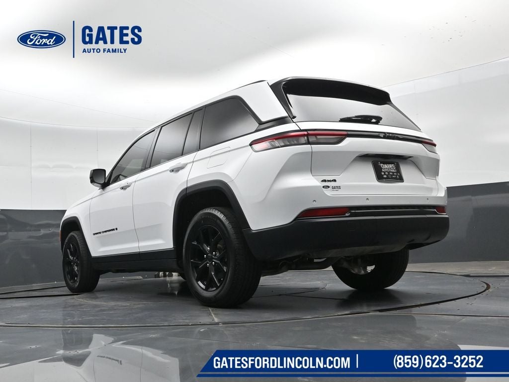 2025 Jeep Grand Cherokee Laredo