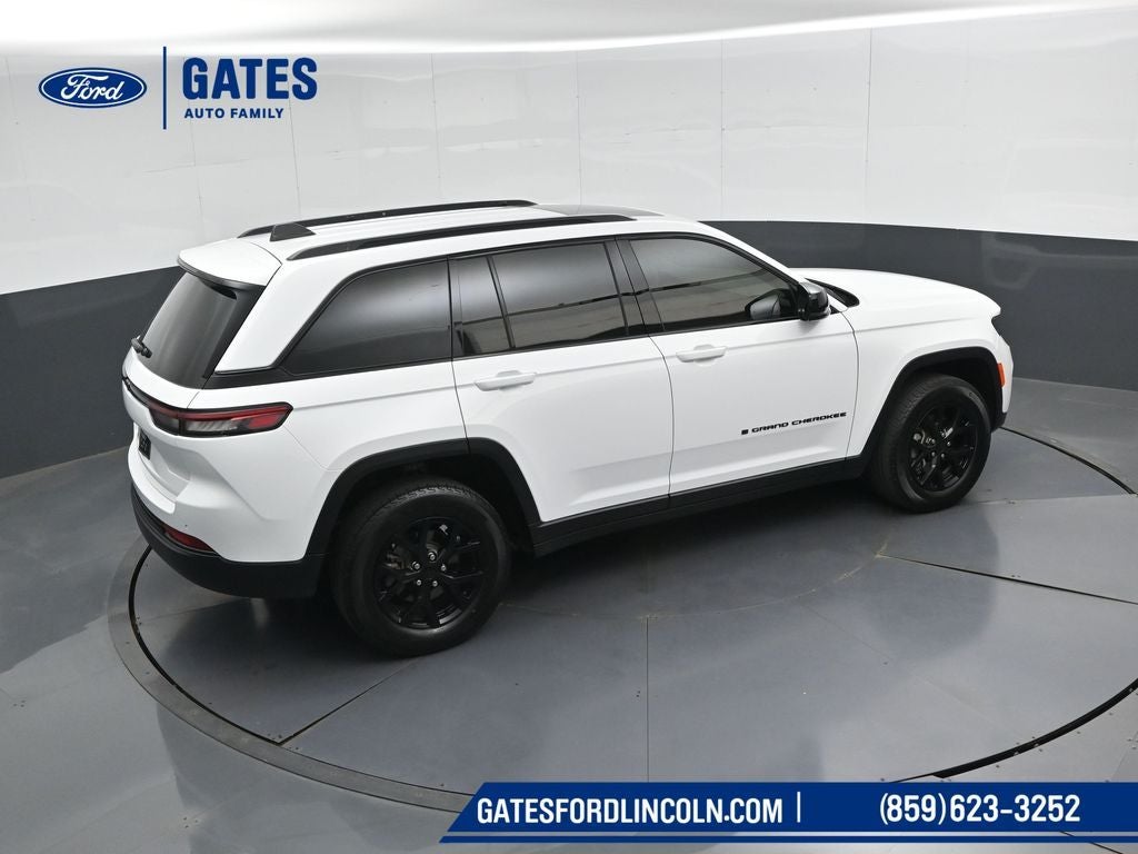 2025 Jeep Grand Cherokee Laredo