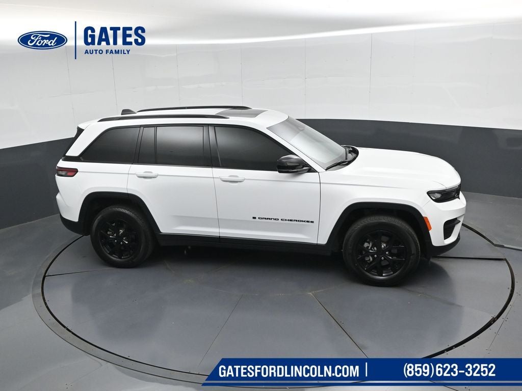 2025 Jeep Grand Cherokee Laredo