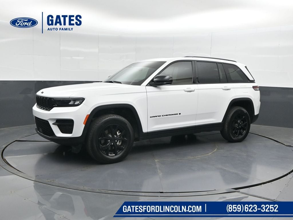 2025 Jeep Grand Cherokee Laredo