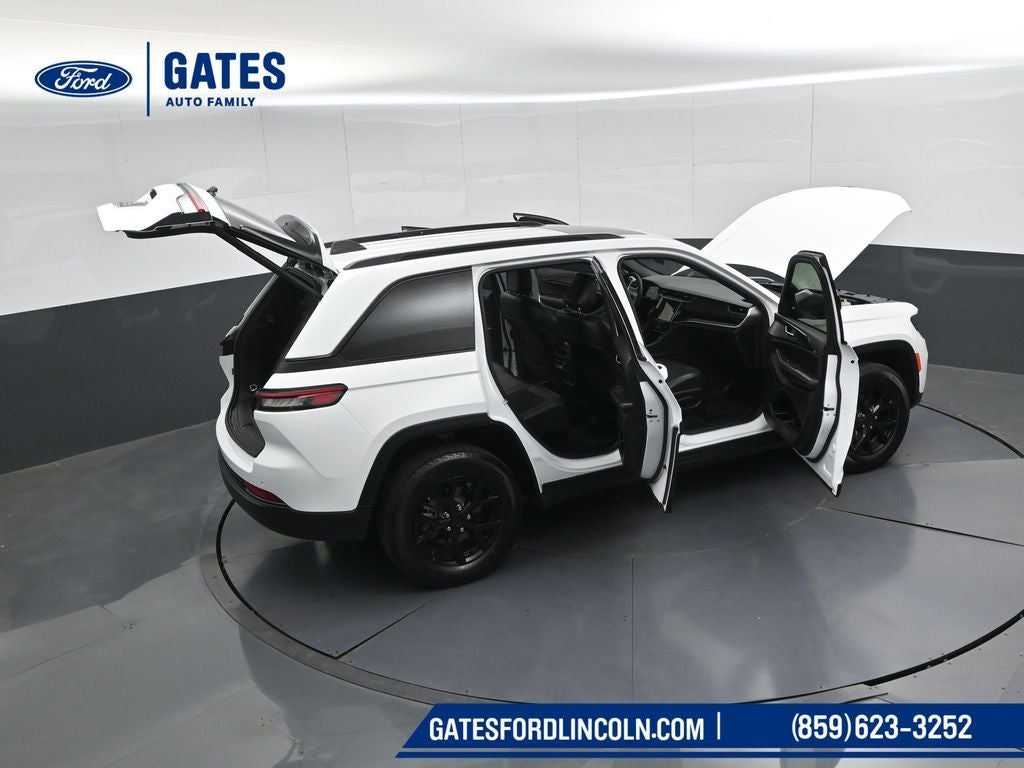 2025 Jeep Grand Cherokee Laredo