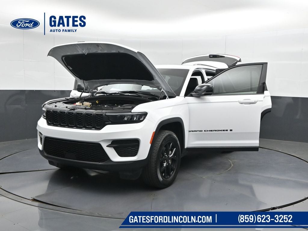 2025 Jeep Grand Cherokee Laredo