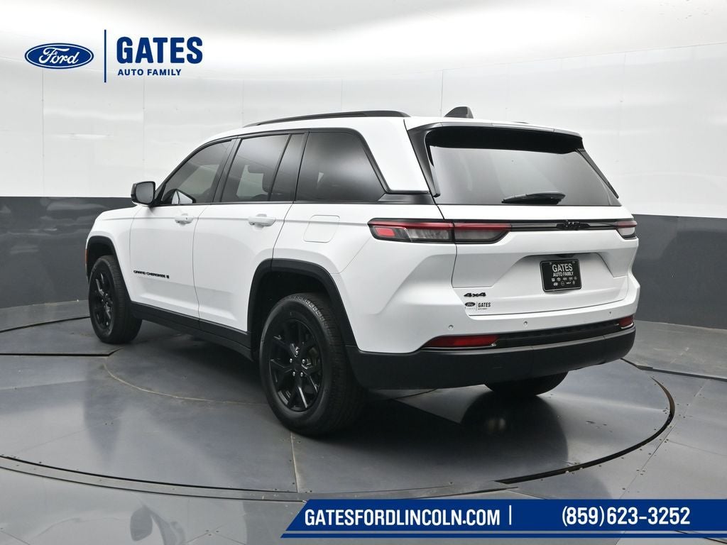 2025 Jeep Grand Cherokee Laredo
