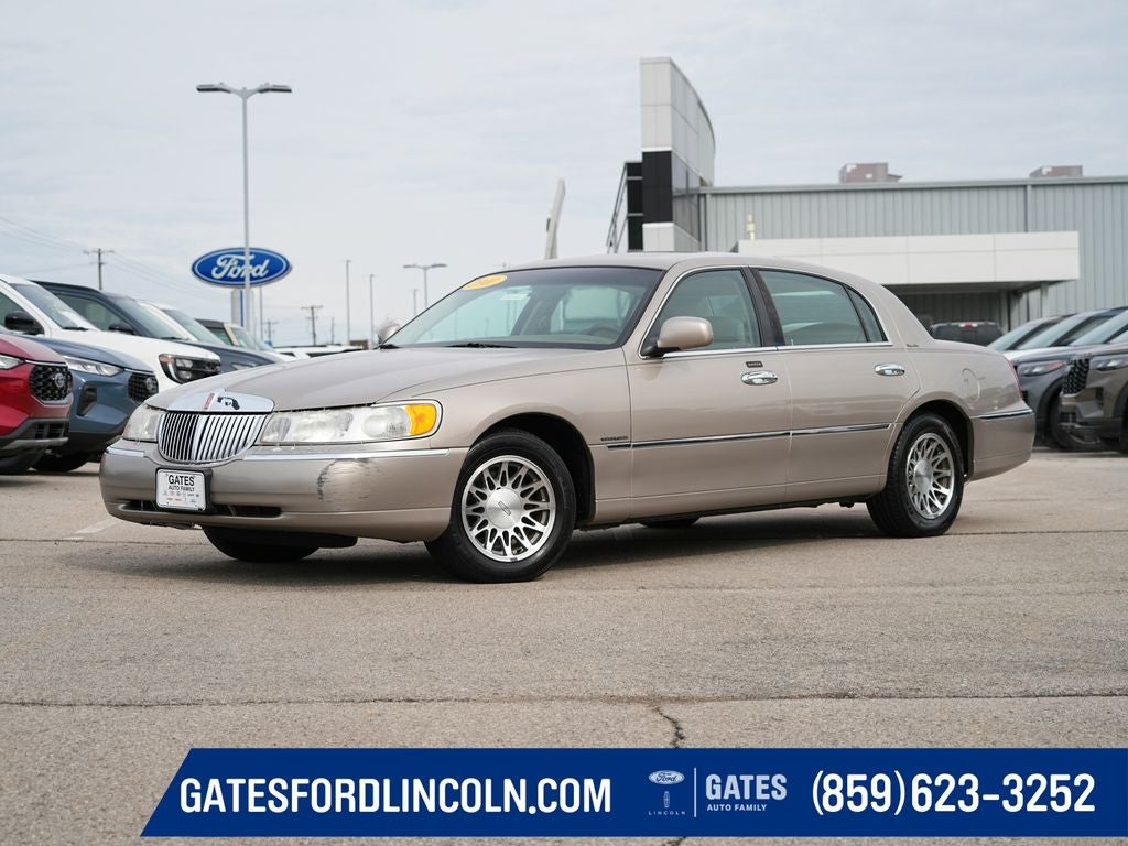 2000 Lincoln Town Car Signature