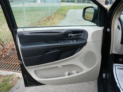 2016 Chrysler Town & Country Touring