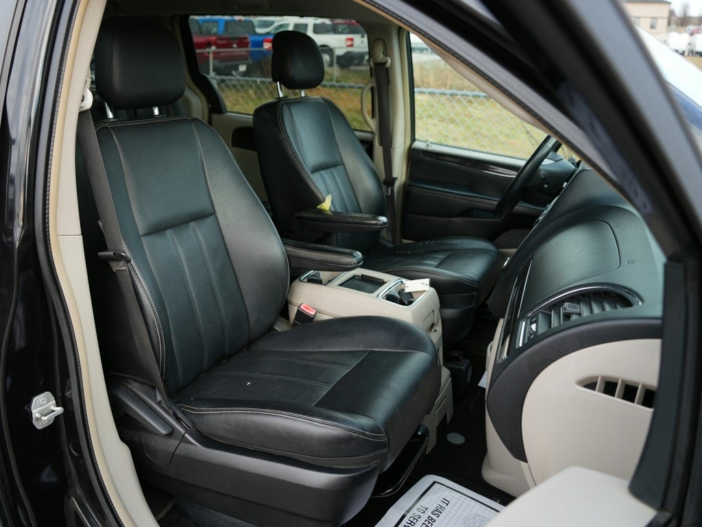 2016 Chrysler Town & Country Touring