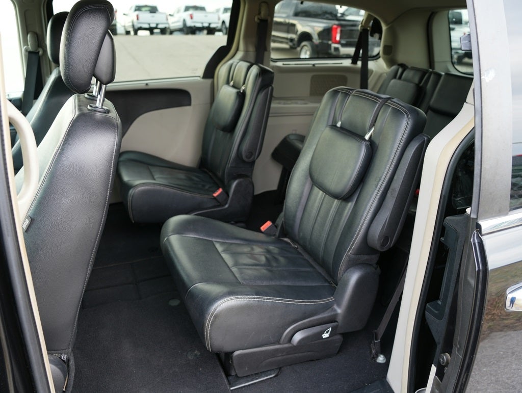 2016 Chrysler Town & Country Touring