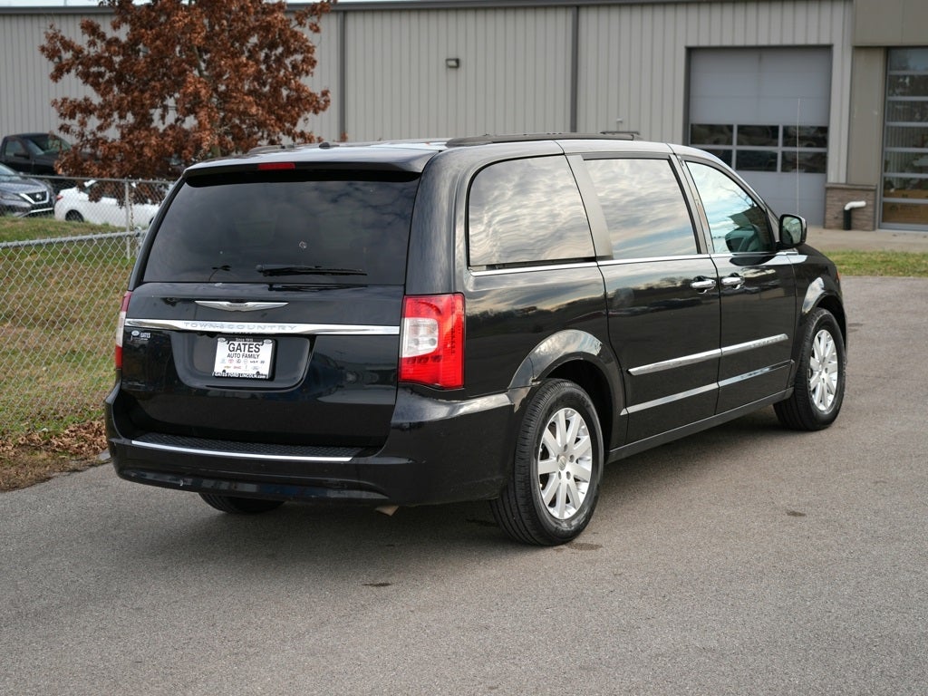 2016 Chrysler Town & Country Touring