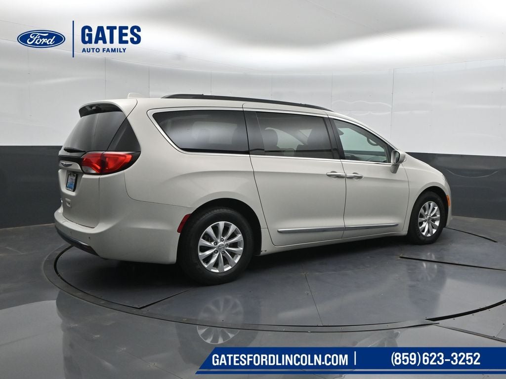 Used 2017 Chrysler Pacifica Touring-L with VIN 2C4RC1BGXHR794456 for sale in Richmond, KY
