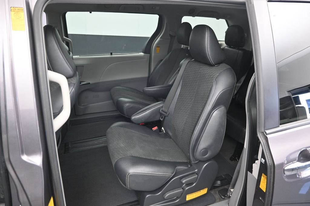 2014 Toyota Sienna SE 8 Passenger