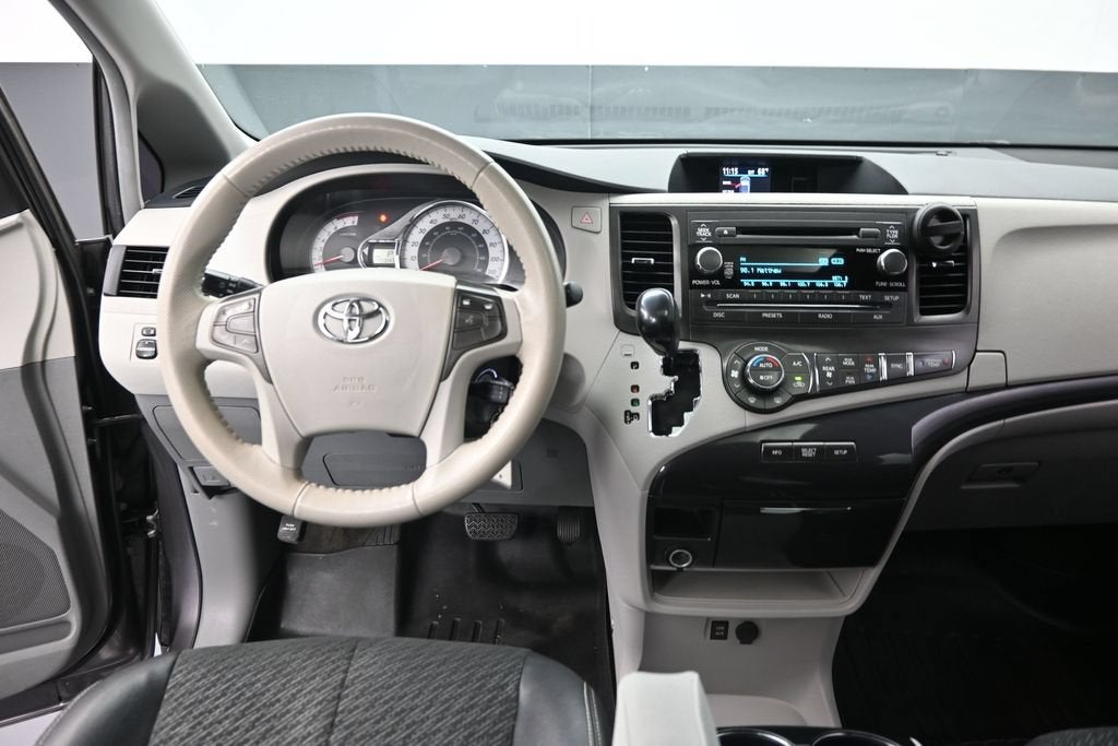 2014 Toyota Sienna SE 8 Passenger