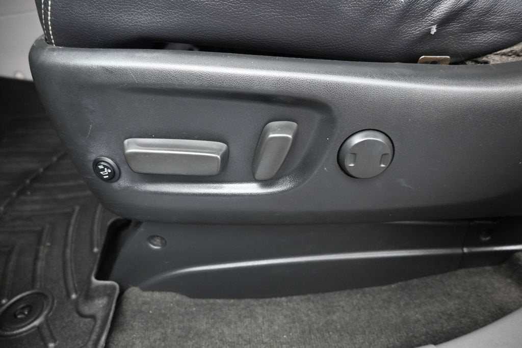 2014 Toyota Sienna SE 8 Passenger