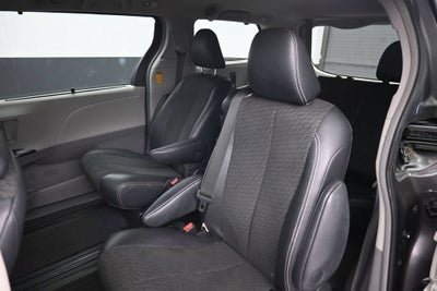 2014 Toyota Sienna SE 8 Passenger