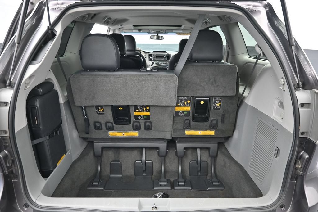 2014 Toyota Sienna SE 8 Passenger