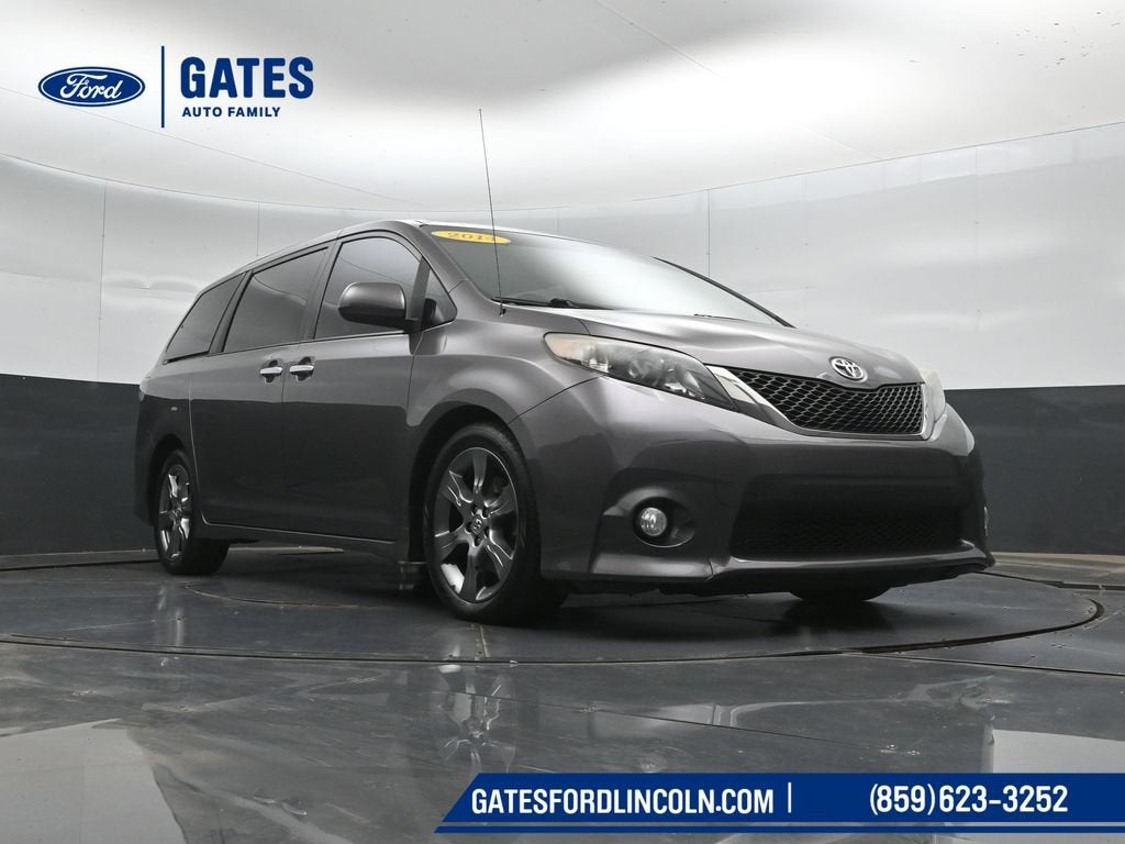 2014 Toyota Sienna SE 8 Passenger