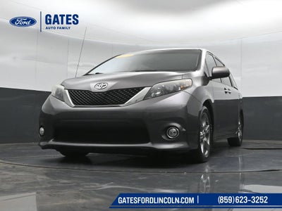2014 Toyota Sienna SE 8 Passenger