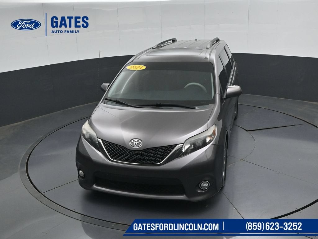 2014 Toyota Sienna SE 8 Passenger