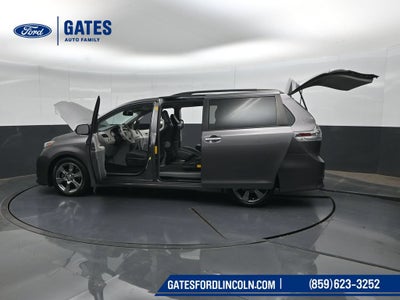 2014 Toyota Sienna SE 8 Passenger