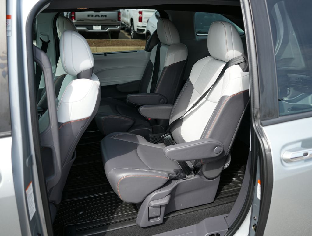2021 Toyota Sienna XSE 7 Passenger
