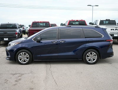 2022 Toyota Sienna XSE 7 Passenger