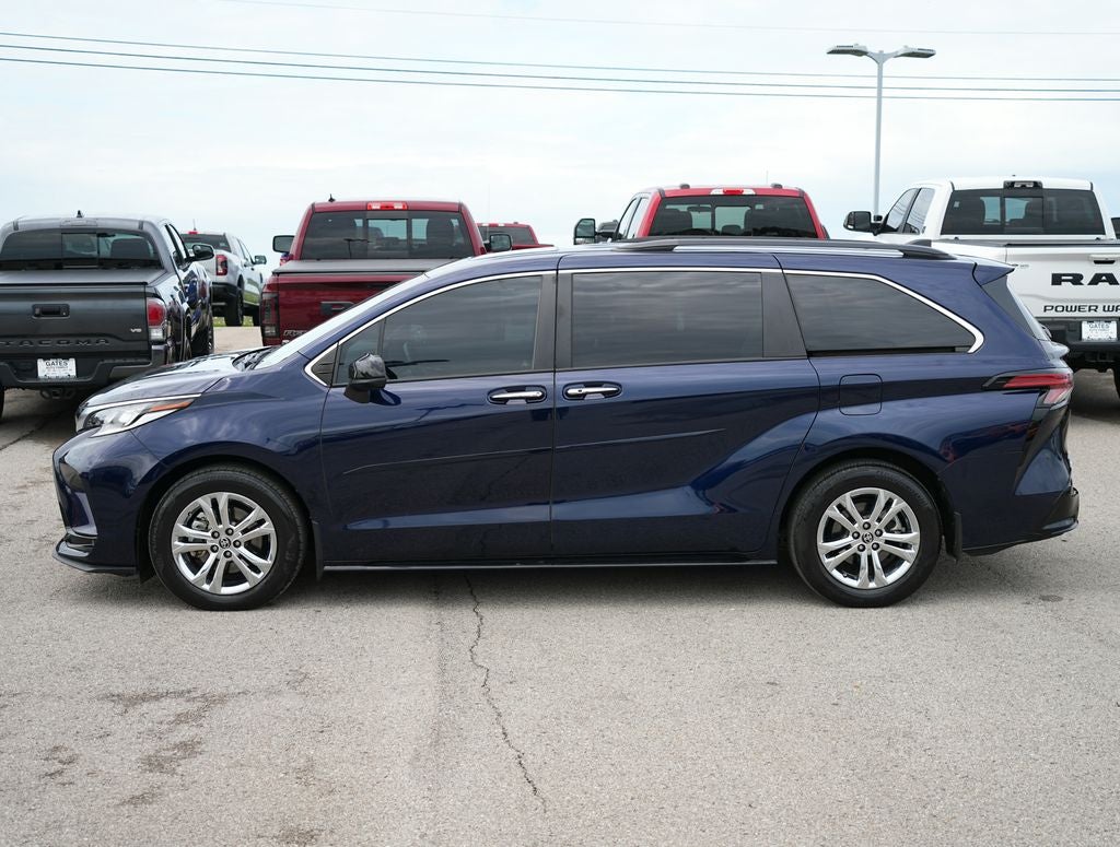 2022 Toyota Sienna XSE 7 Passenger