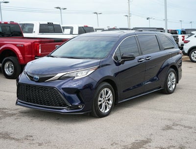 2022 Toyota Sienna XSE 7 Passenger