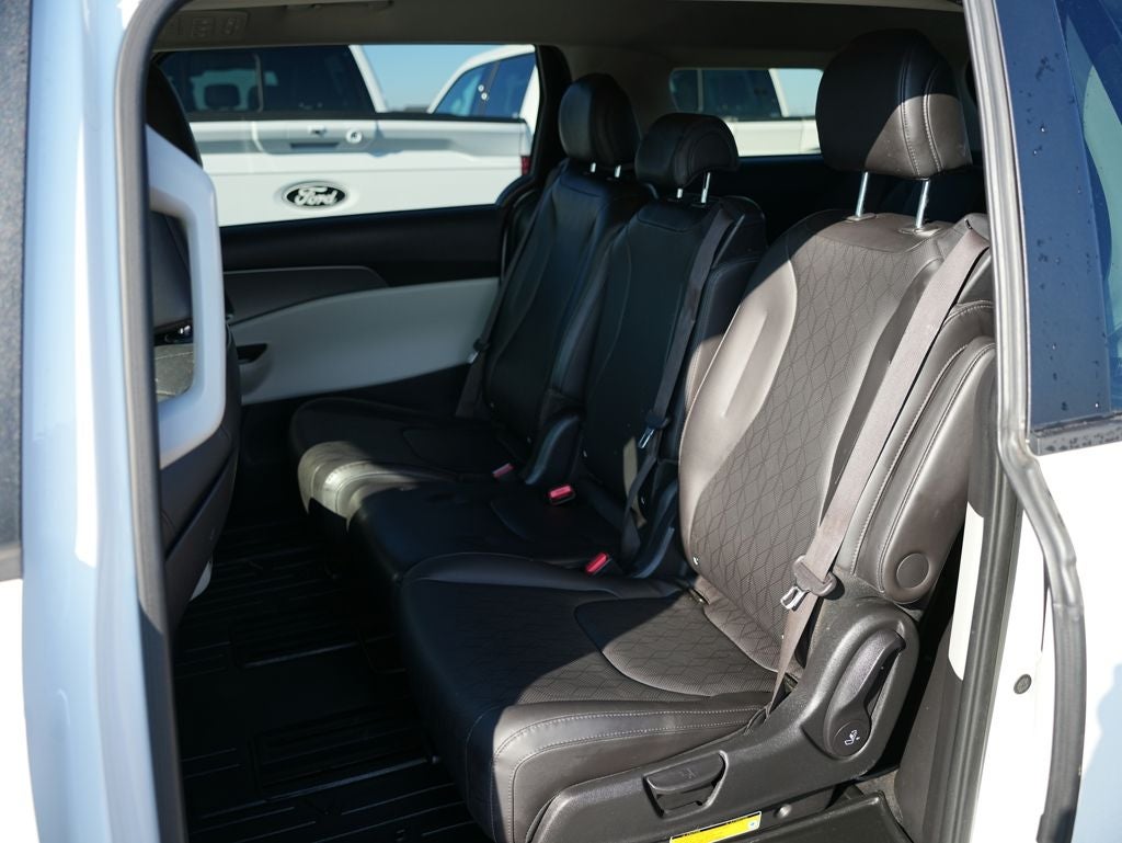 2022 Kia Carnival LXS