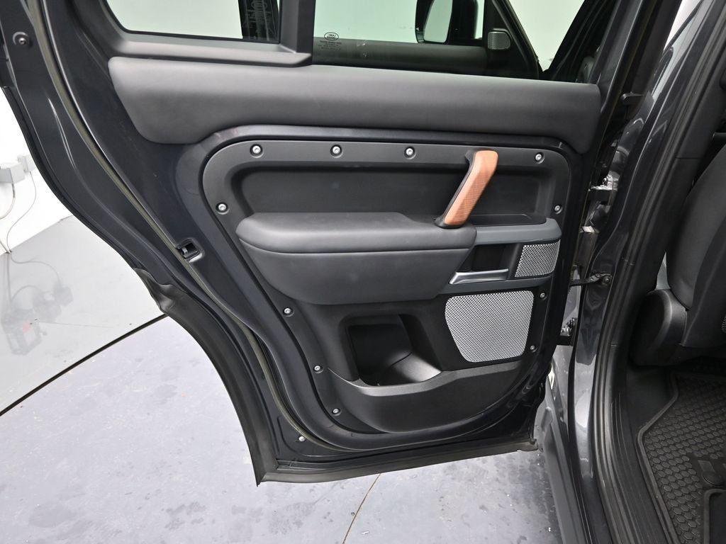 2023 Land Rover Defender 130 X-Dynamic SE