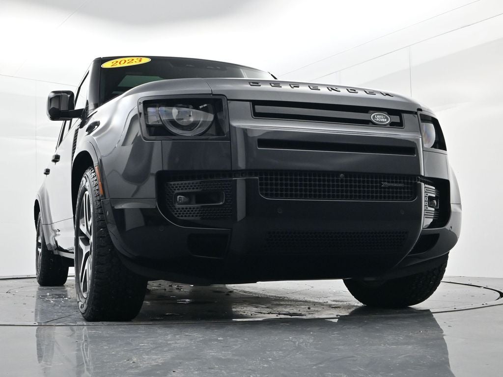 2023 Land Rover Defender 130 X-Dynamic SE