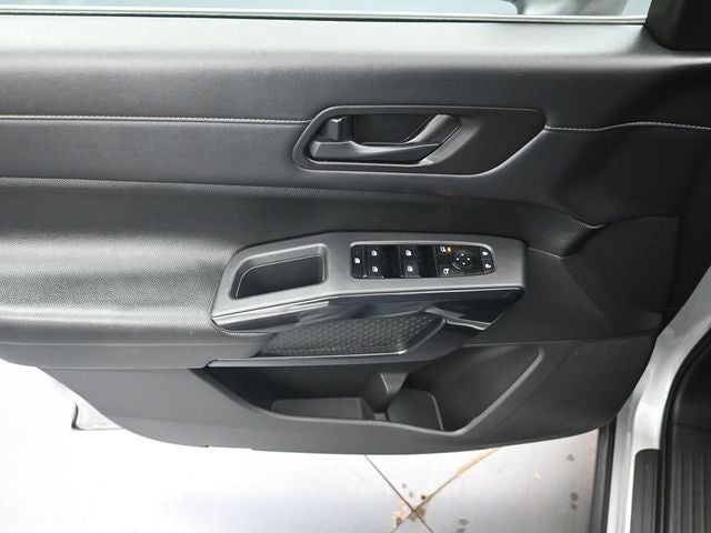 2023 Nissan Pathfinder SV