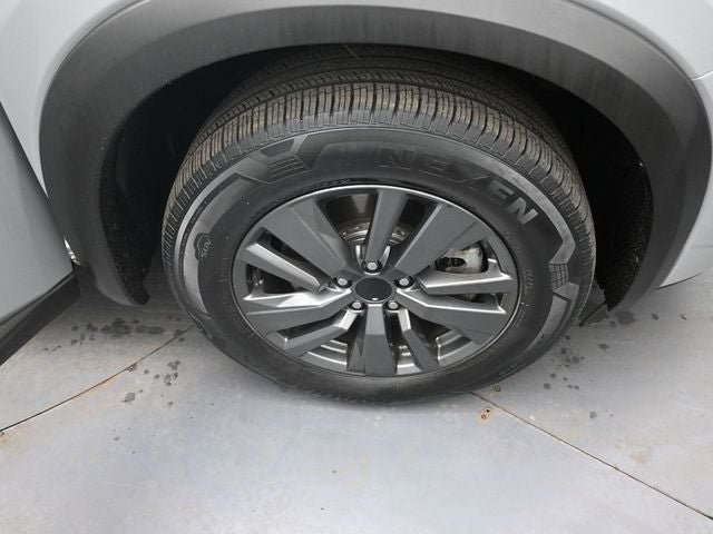 2023 Nissan Pathfinder SV