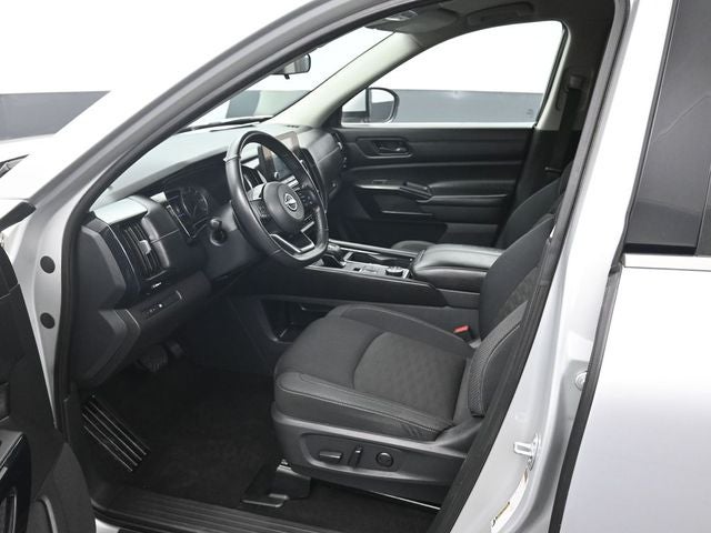 2023 Nissan Pathfinder SV