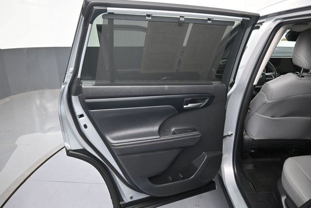 2023 Toyota Highlander Hybrid Bronze Edition