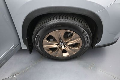 2023 Toyota Highlander Hybrid Bronze Edition