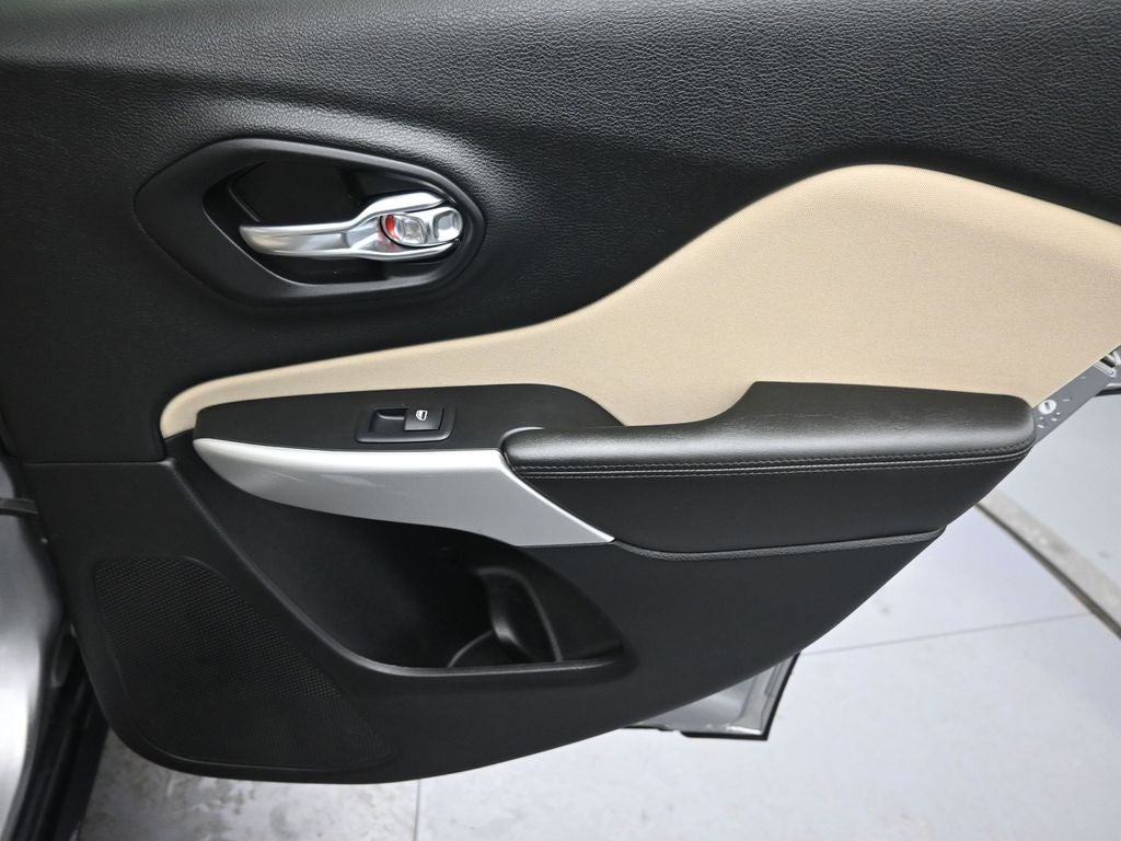 2017 Jeep Cherokee Sport