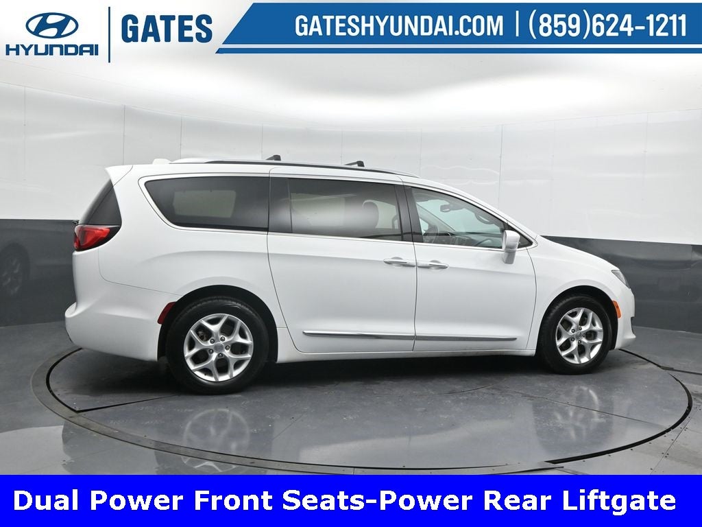 2017 Chrysler Pacifica Touring L Plus