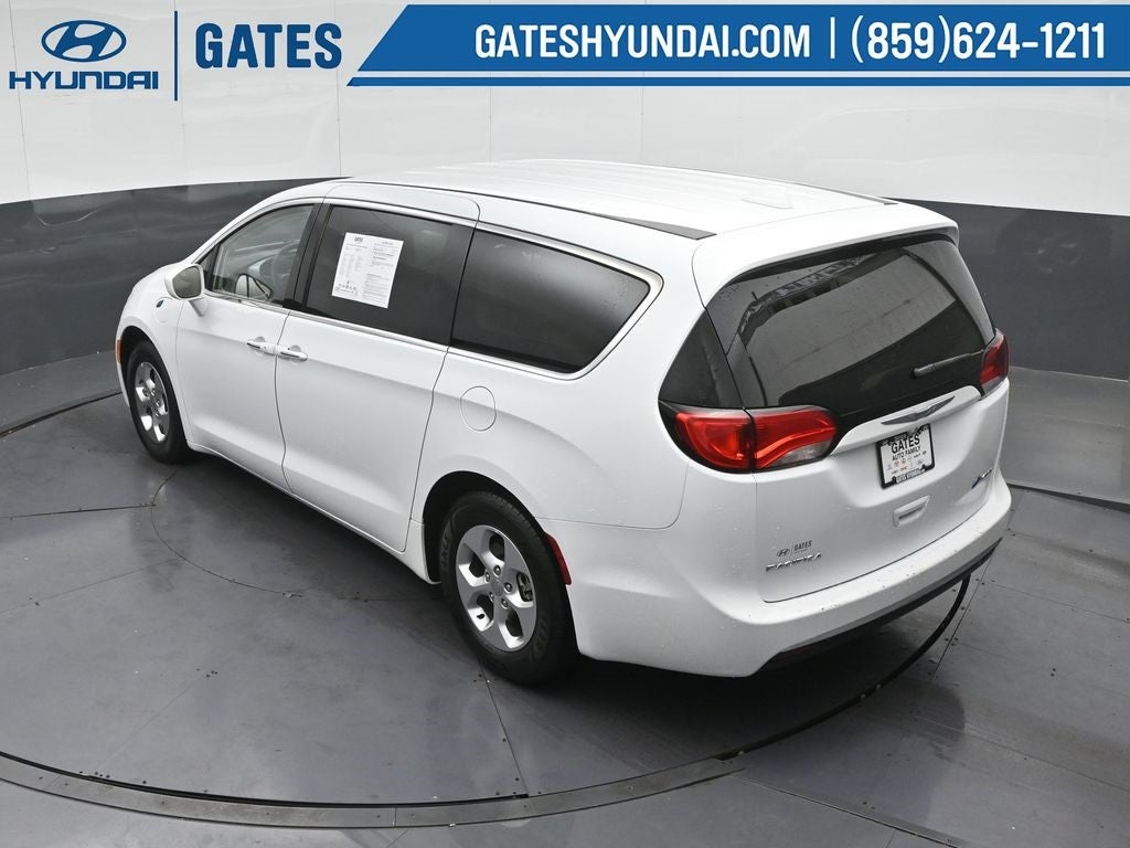 2017 Chrysler Pacifica Hybrid Touring Plus