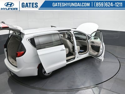 2017 Chrysler Pacifica Hybrid Touring Plus