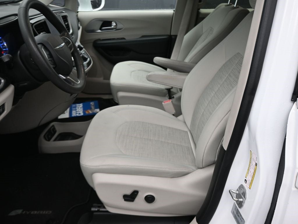 2017 Chrysler Pacifica Hybrid Touring Plus