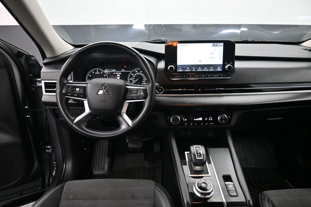 2023 Mitsubishi Outlander SE