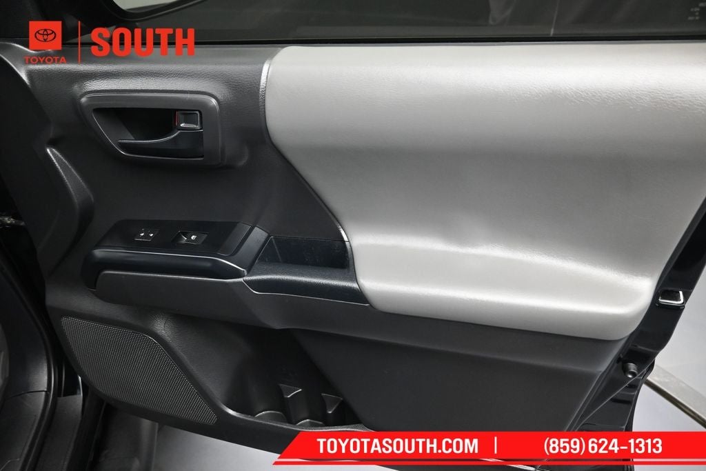 2022 Toyota Tacoma SR V6