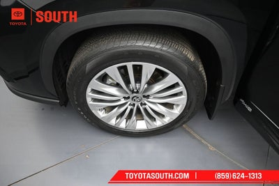 2023 Toyota Highlander Hybrid Platinum