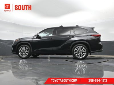 2023 Toyota Highlander Hybrid Platinum