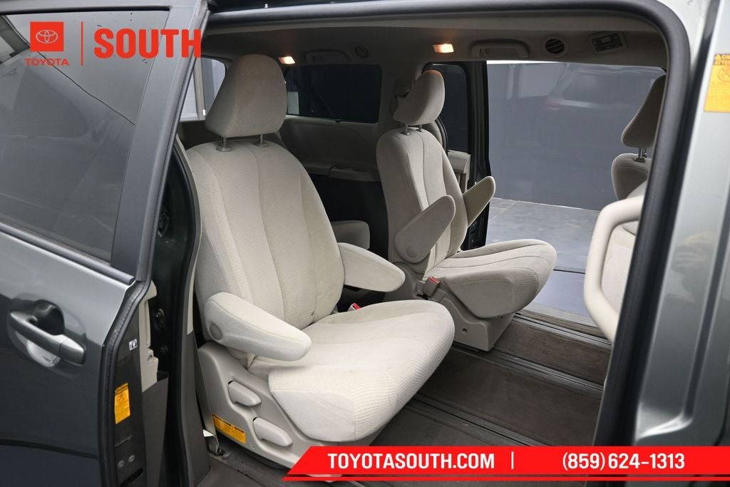 2014 Toyota Sienna LE 7 Passenger