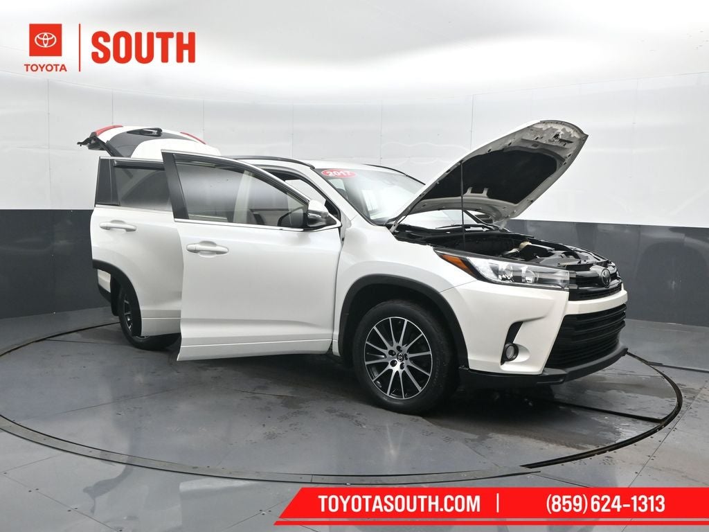 2017 Toyota Highlander SE