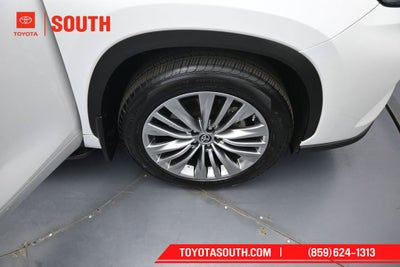 2023 Toyota Highlander Platinum