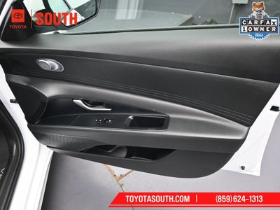 2025 Hyundai Elantra SE