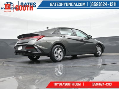 2025 Hyundai Elantra SE