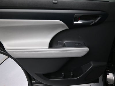 2022 Toyota Highlander Hybrid XLE